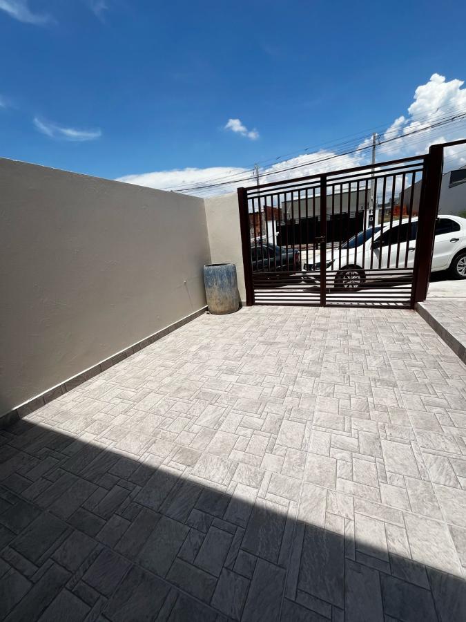 Casa à venda com 2 quartos, 60m² - Foto 1