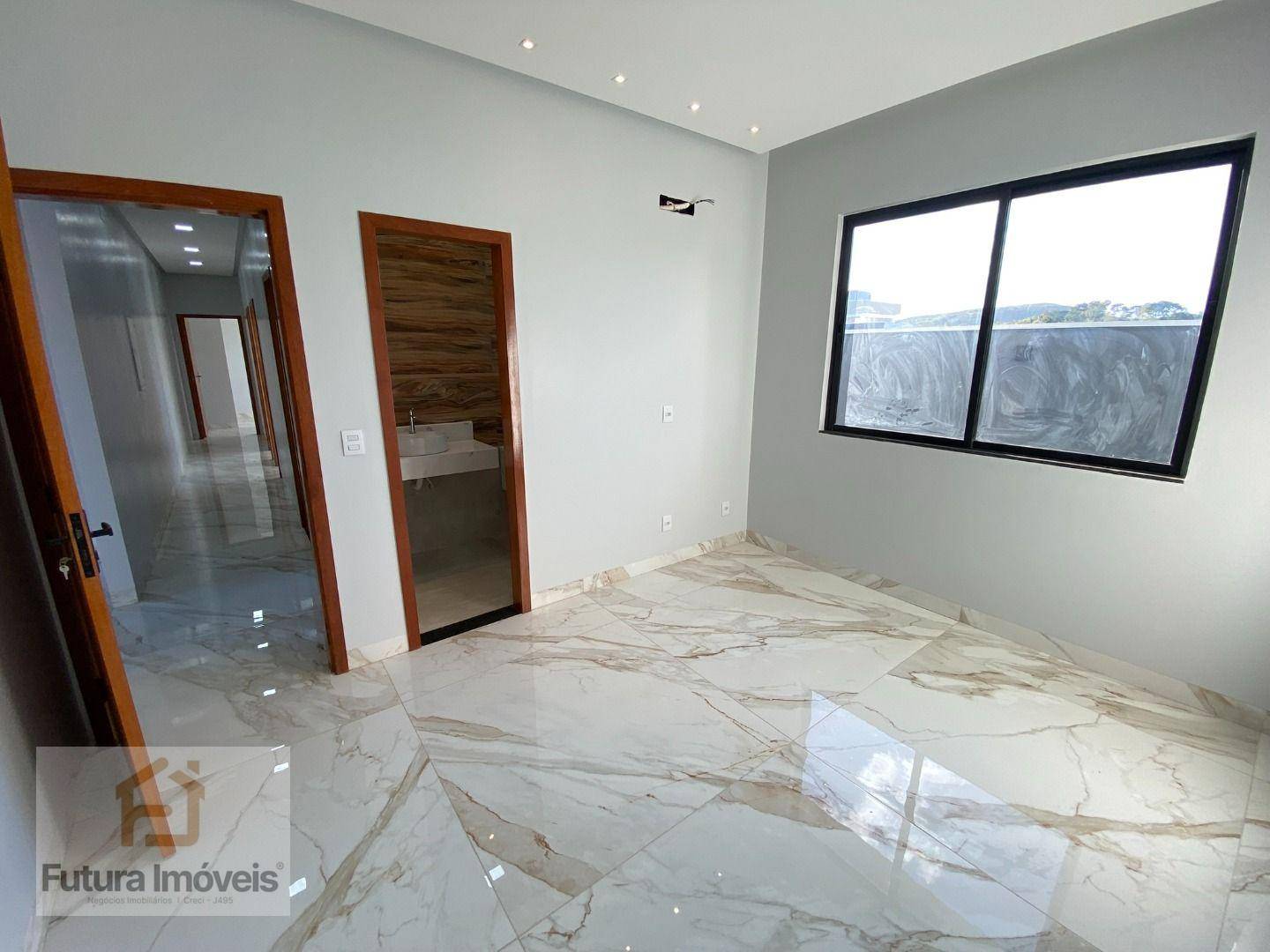 Casa à venda com 4 quartos, 209m² - Foto 18