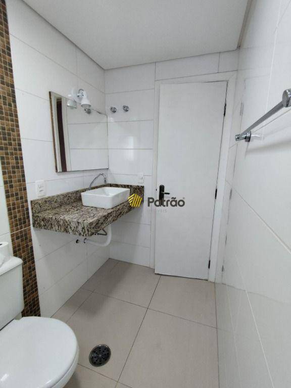 Apartamento para alugar com 3 quartos, 140m² - Foto 15
