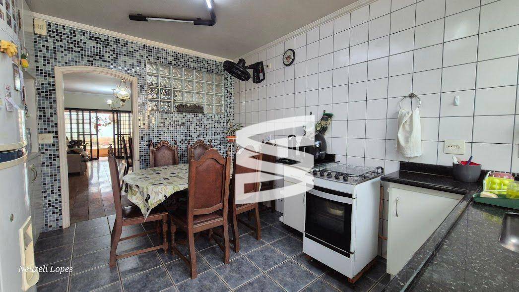 Casa à venda com 3 quartos, 349m² - Foto 8