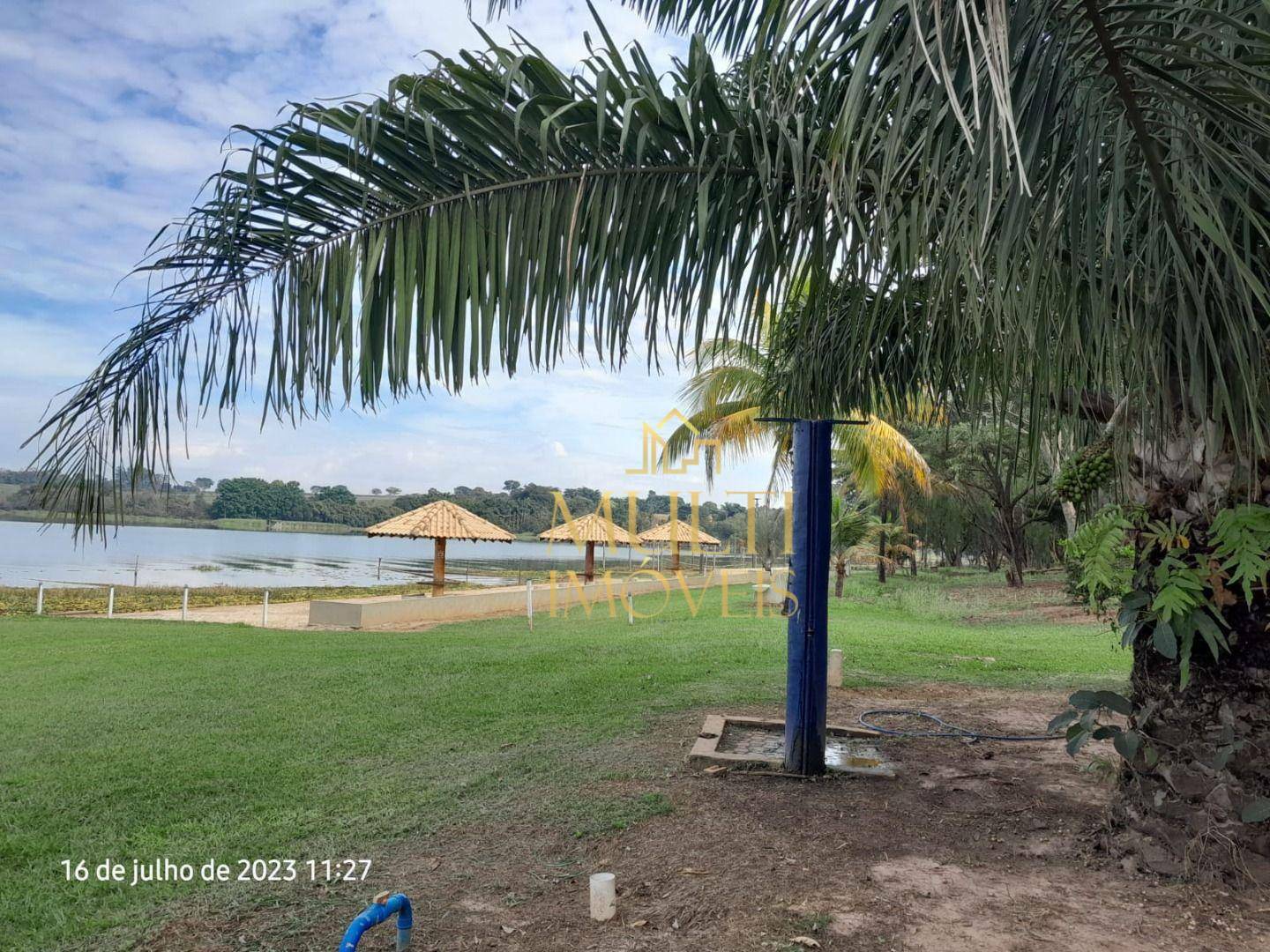 Chácara à venda com 3 quartos, 242m² - Foto 8