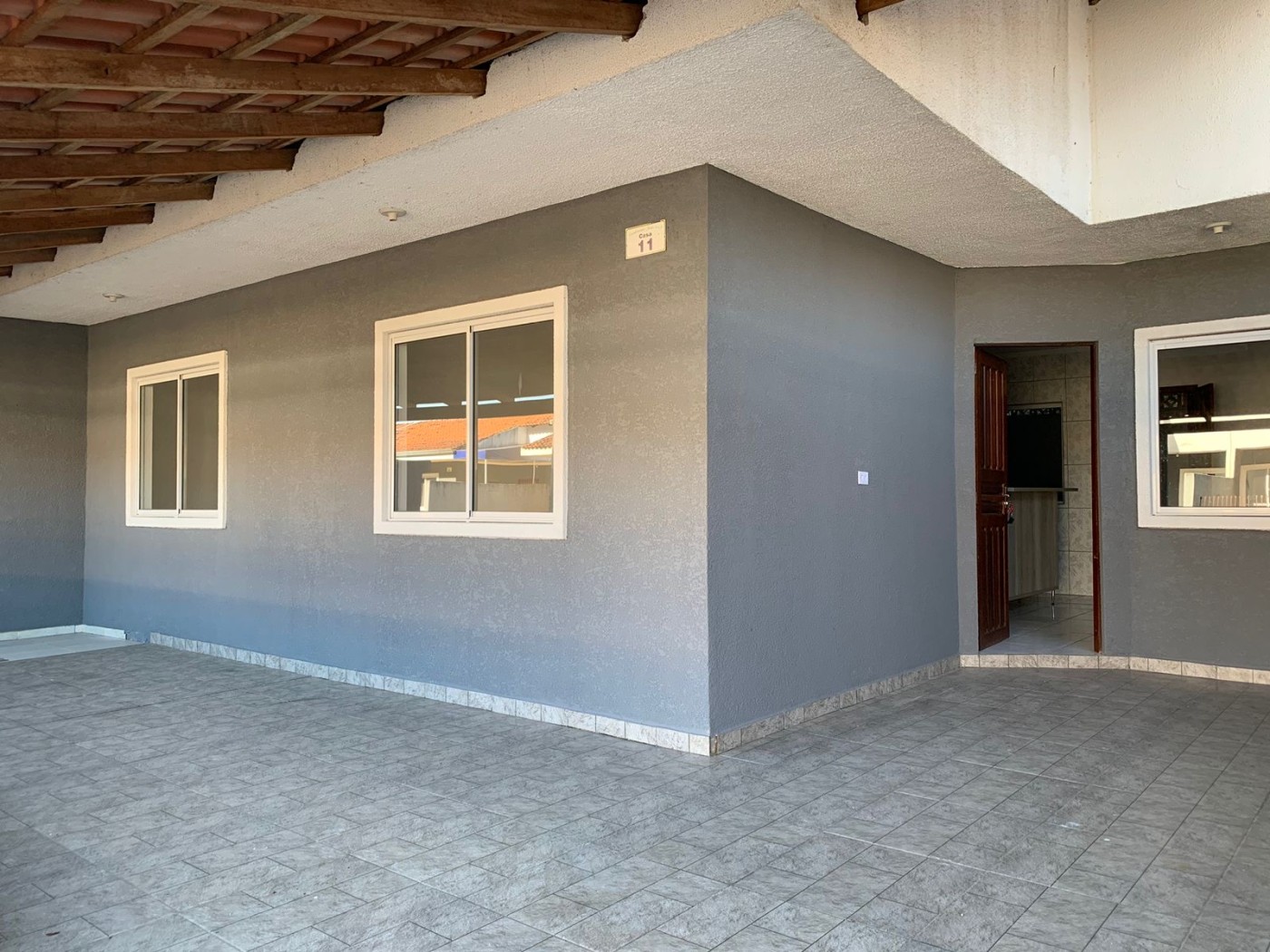 Casa à venda com 3 quartos, 60m² - Foto 1