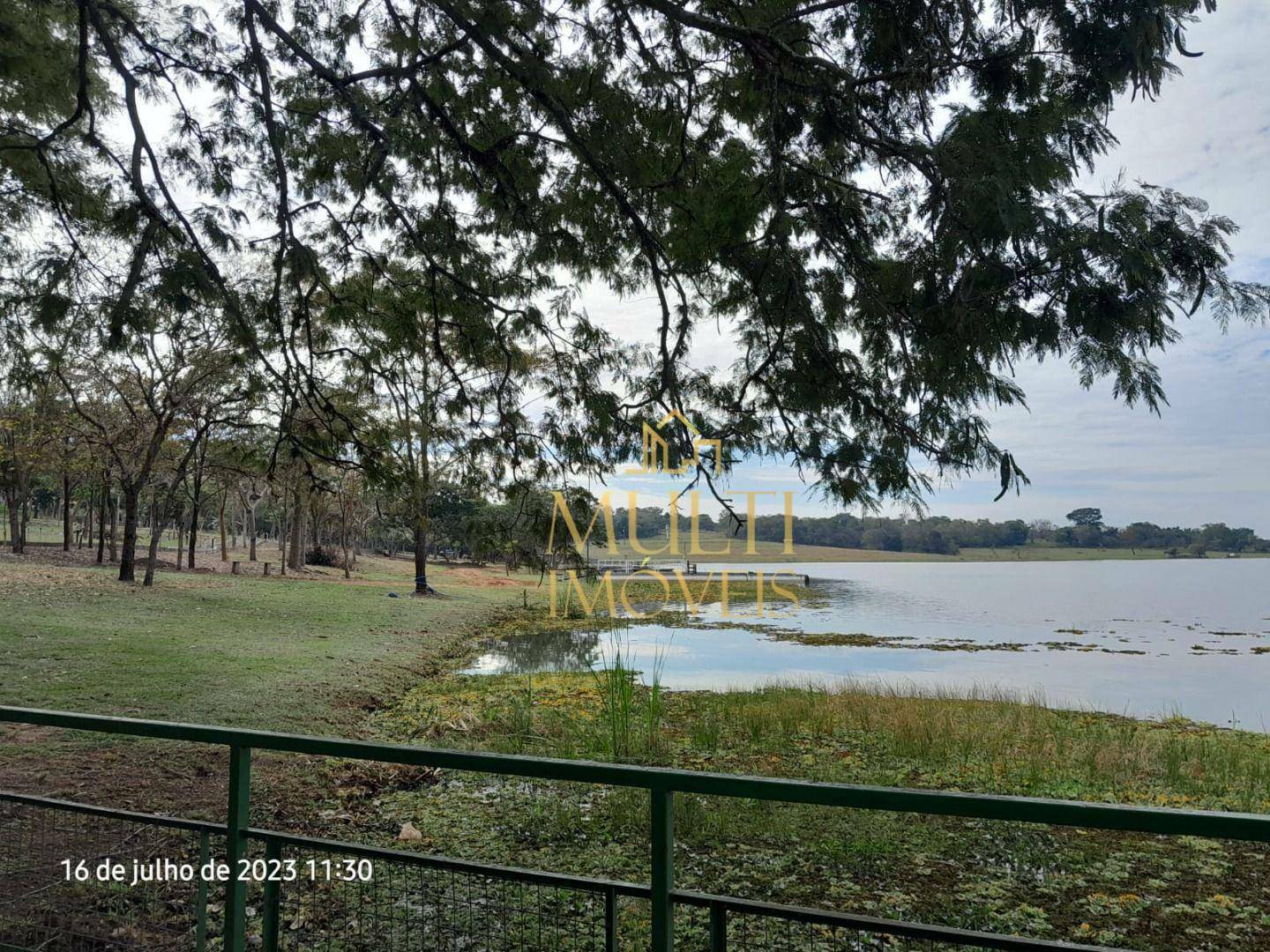 Chácara à venda com 3 quartos, 242m² - Foto 2