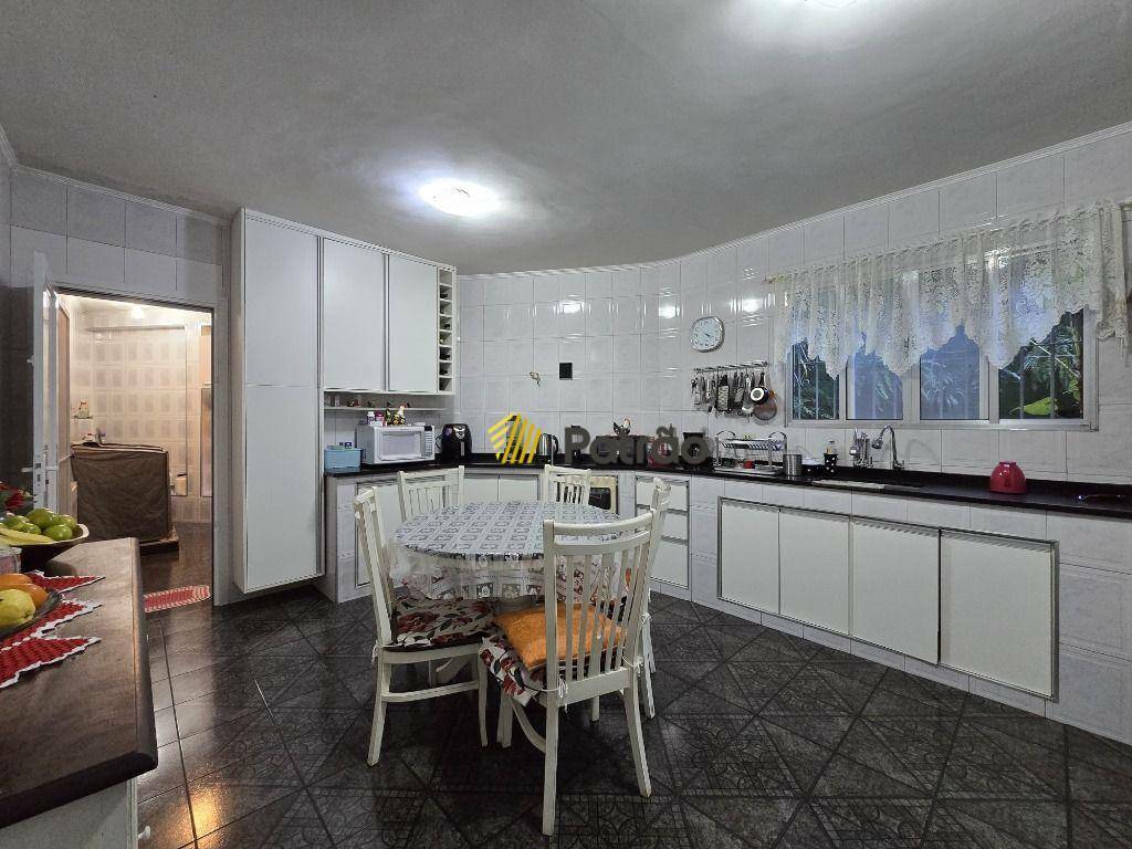 Sobrado à venda com 3 quartos, 200m² - Foto 23