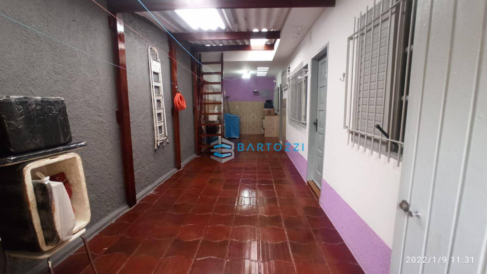 Casa à venda com 2 quartos, 64m² - Foto 2