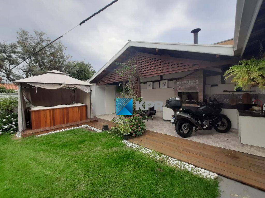 Casa à venda com 3 quartos, 224m² - Foto 4