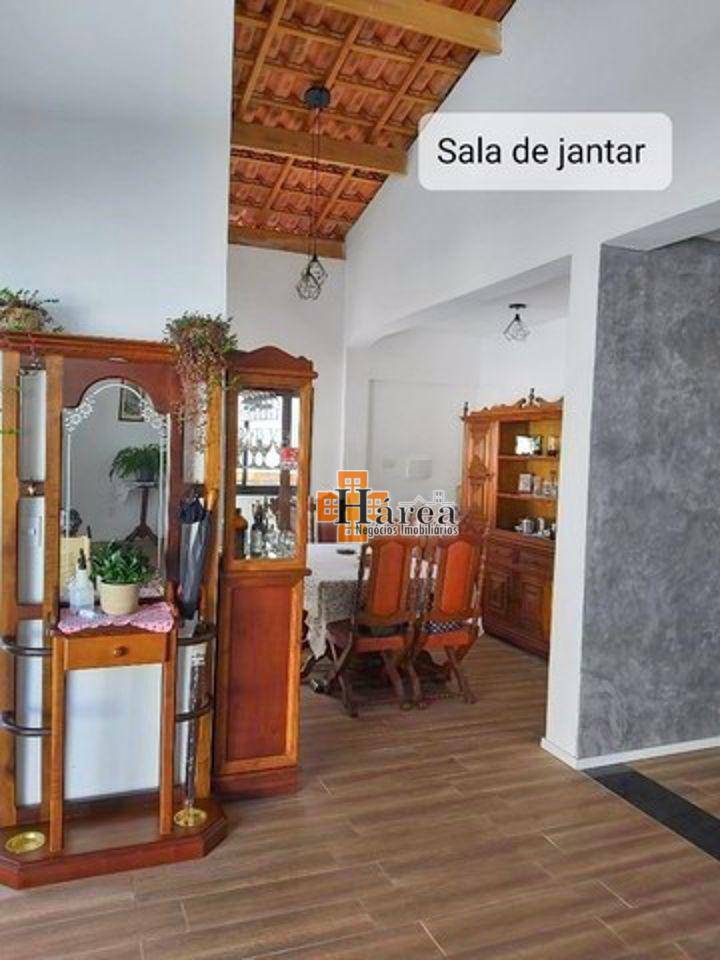 Casa à venda com 3 quartos, 176m² - Foto 1