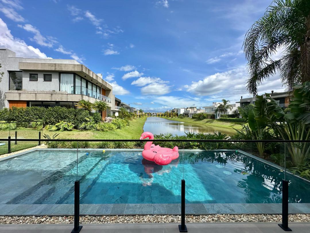 Casa de Condomínio à venda com 4 quartos, 335m² - Foto 2