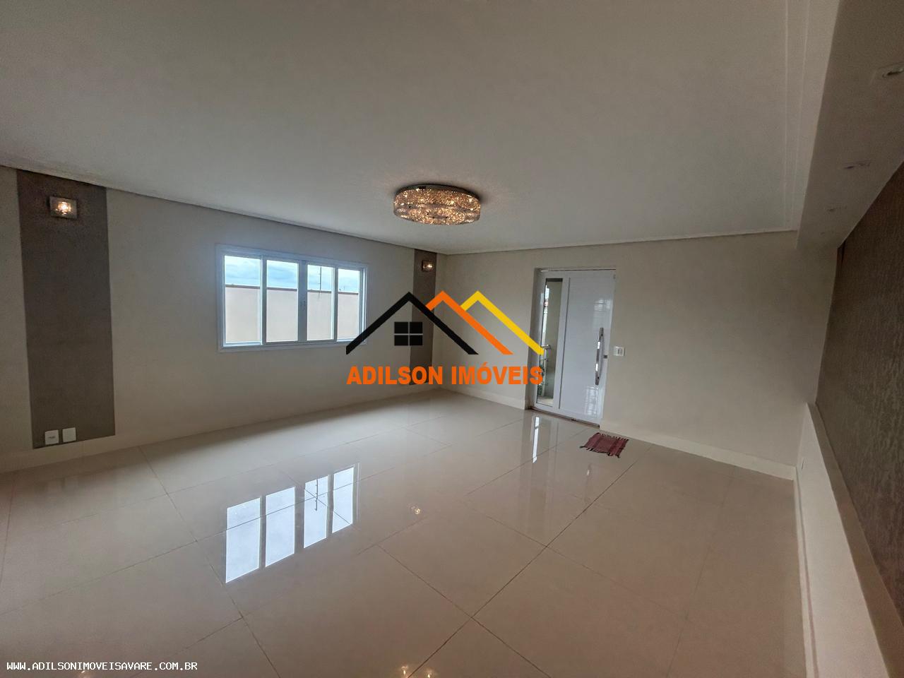 Casa à venda com 3 quartos, 211m² - Foto 3