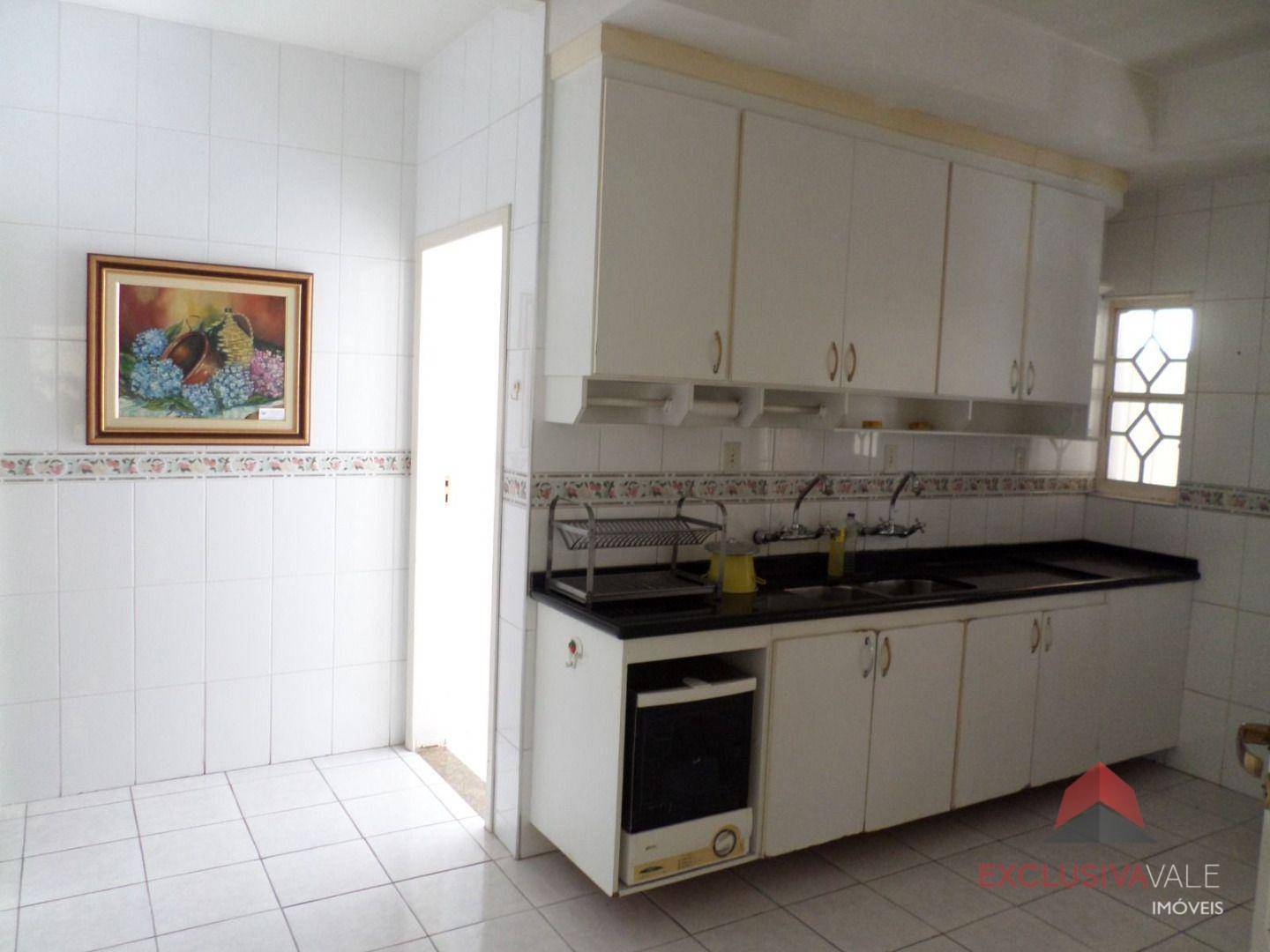 Casa à venda com 5 quartos, 162m² - Foto 9