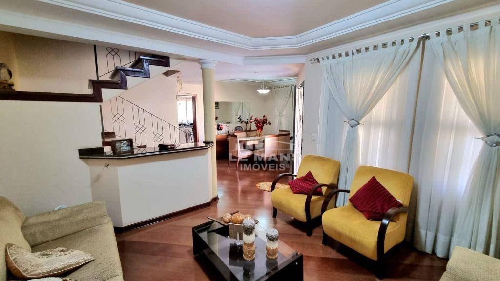 Casa à venda com 3 quartos, 205m² - Foto 1