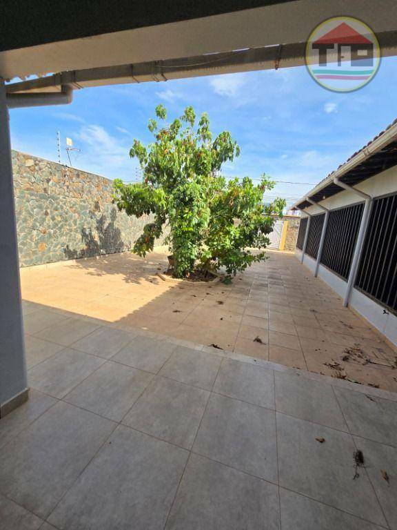 Casa para alugar com 3 quartos, 250m² - Foto 9