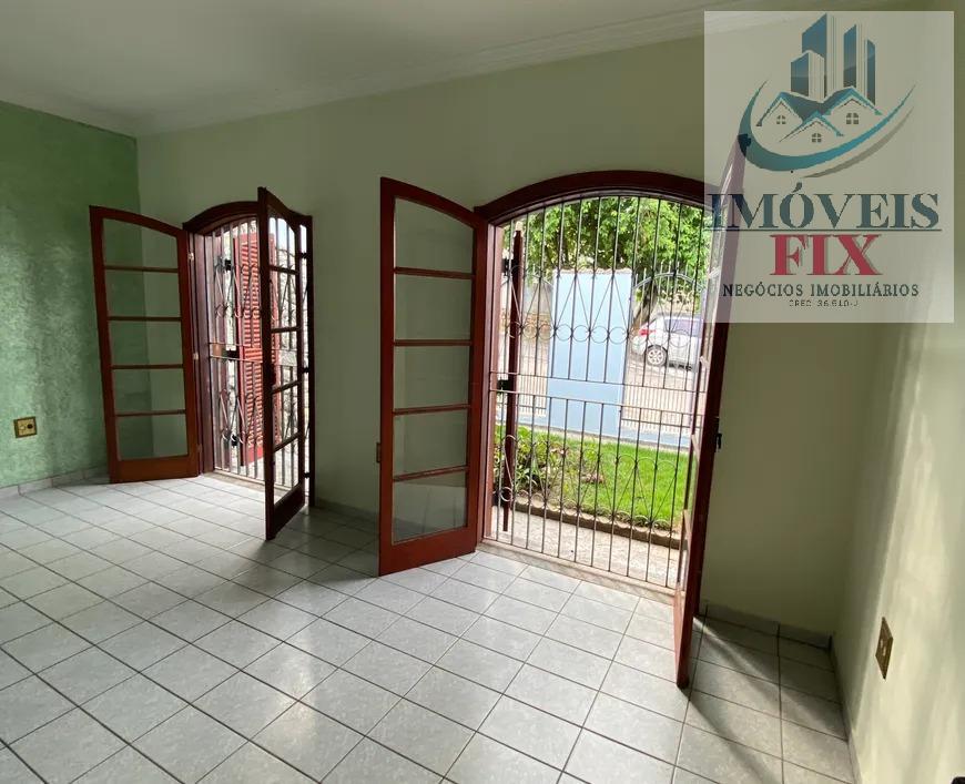 Casa à venda com 5 quartos, 198m² - Foto 1