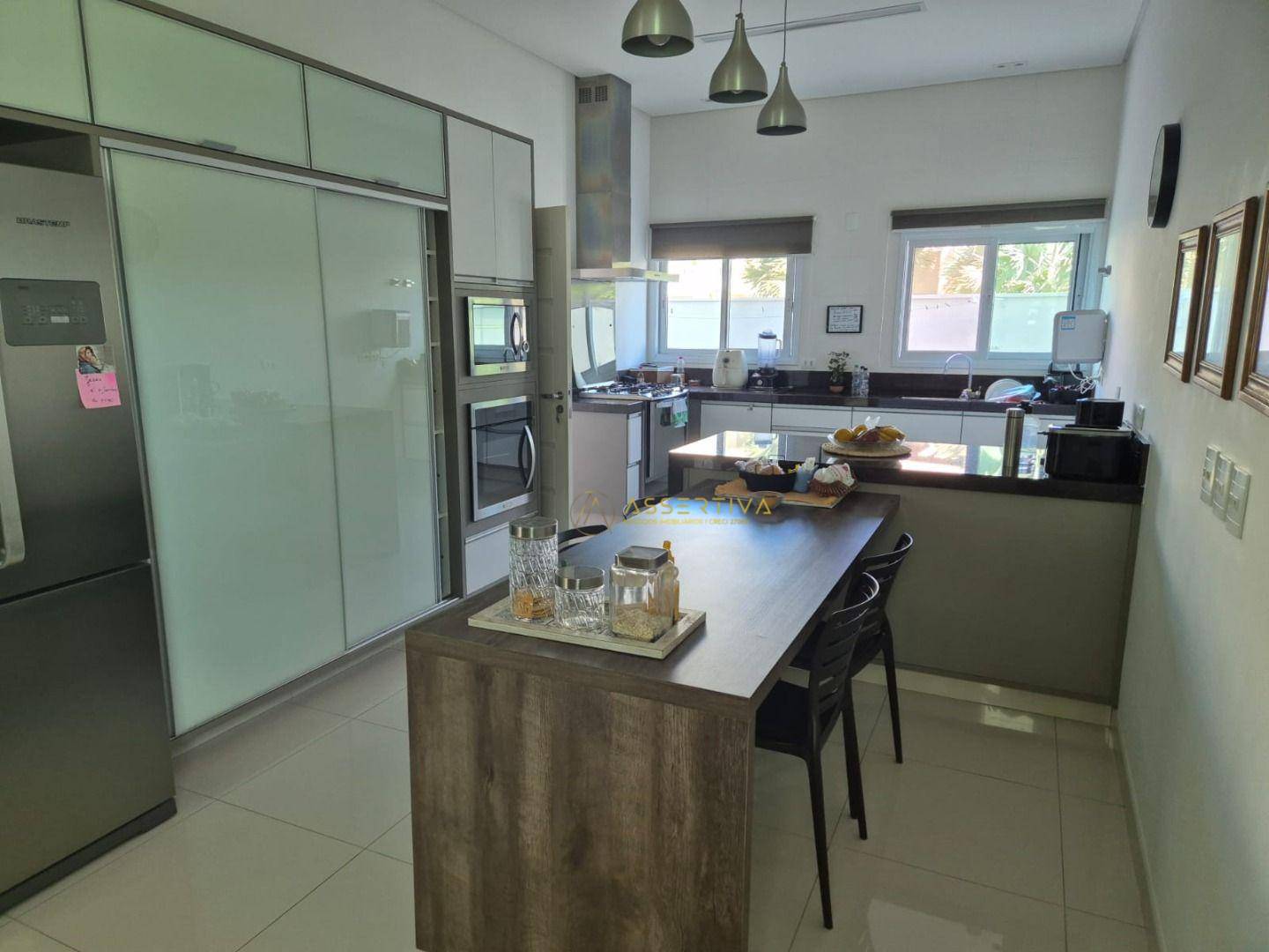 Casa de Condomínio à venda com 4 quartos, 580m² - Foto 2