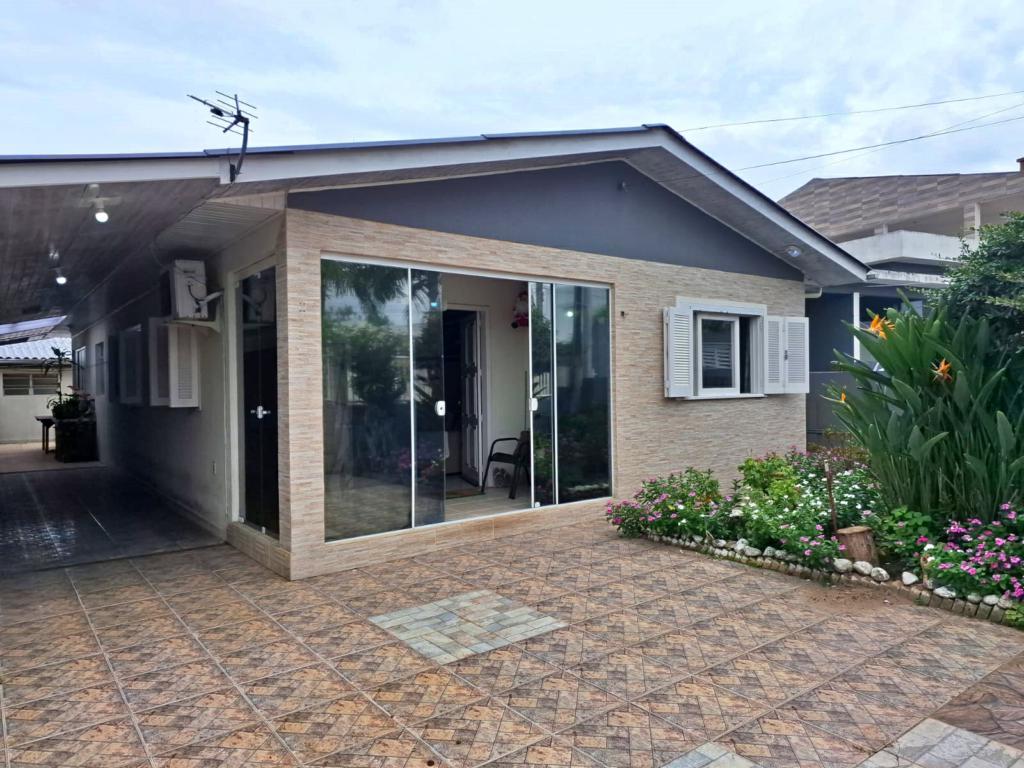 Casa à venda com 4 quartos, 190m² - Foto 2