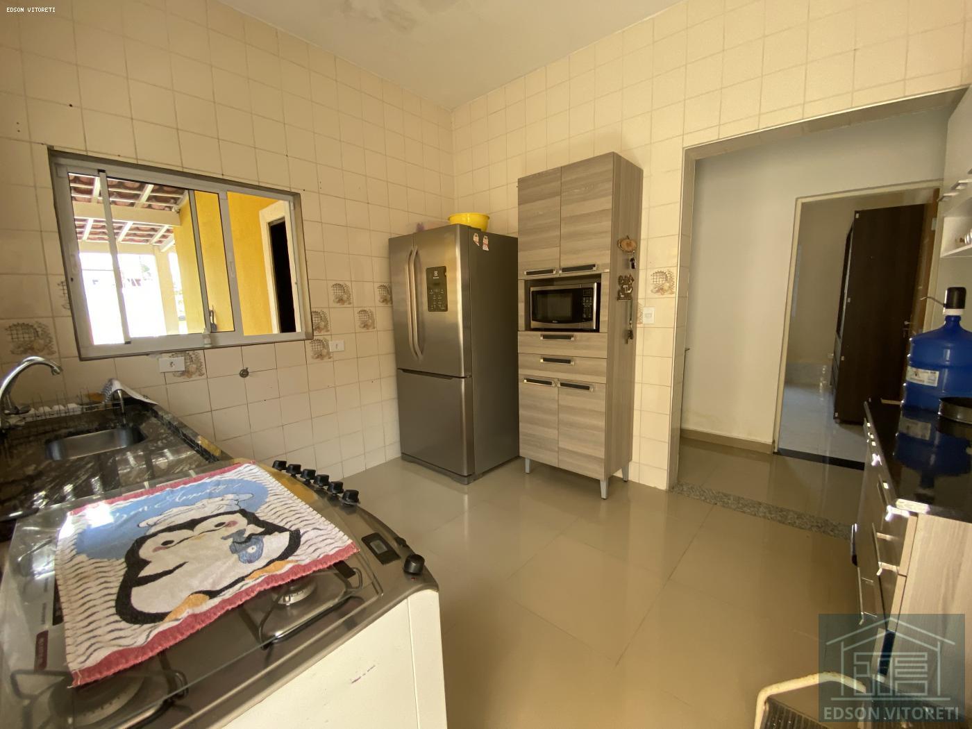 Casa para alugar com 3 quartos, 200m² - Foto 17