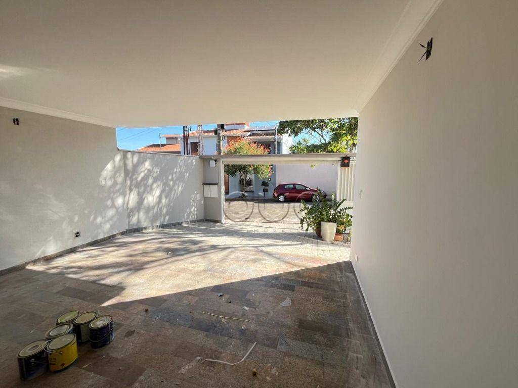 Casa à venda com 4 quartos, 200m² - Foto 2