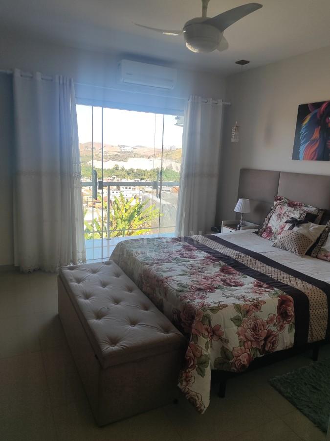 Casa à venda com 3 quartos, 220m² - Foto 14