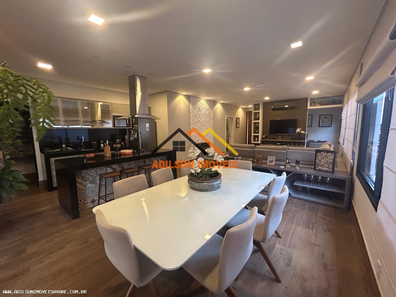 Casa à venda com 3 quartos, 210m² - Foto 3
