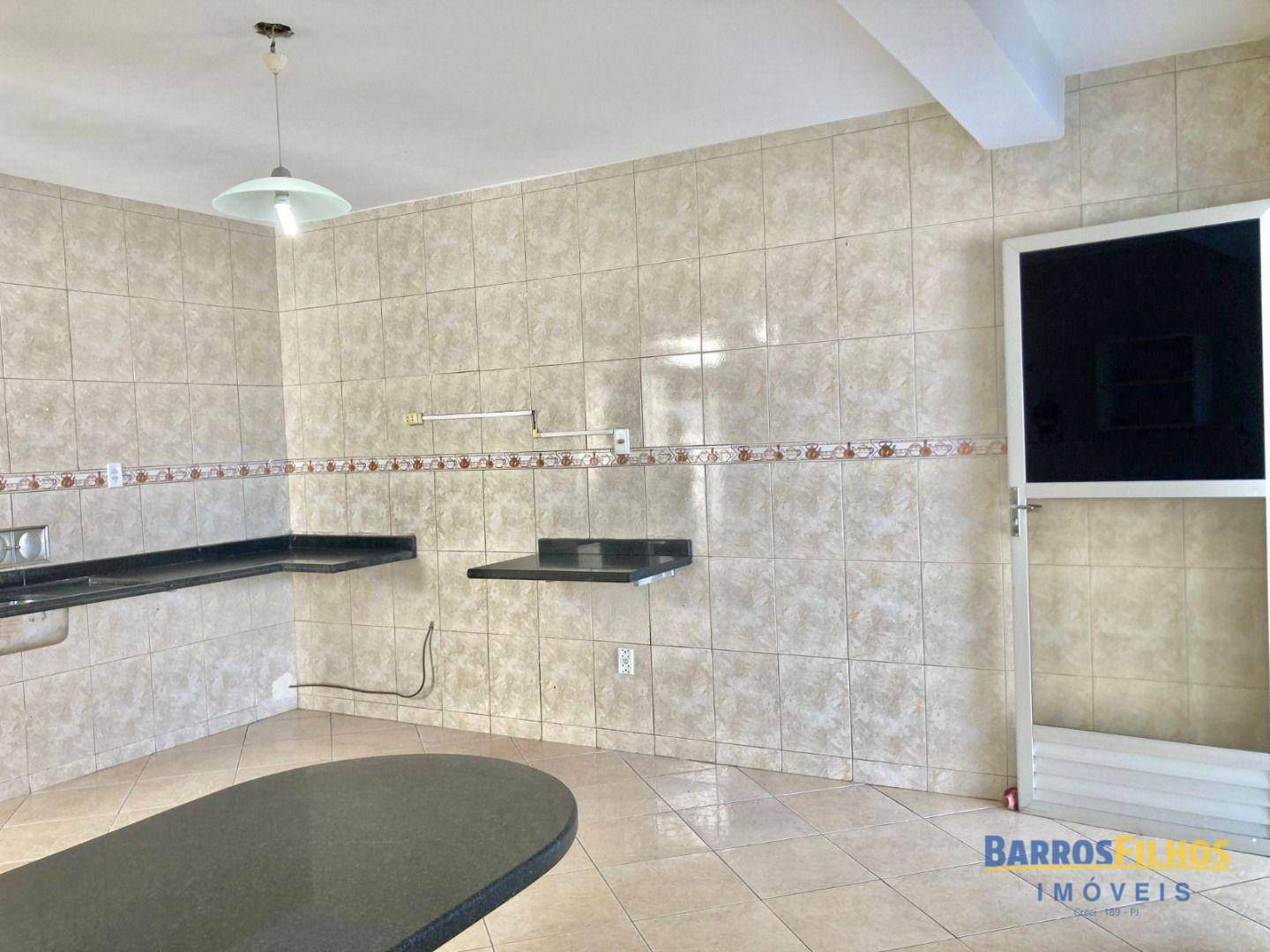 Casa para alugar com 4 quartos, 300m² - Foto 11
