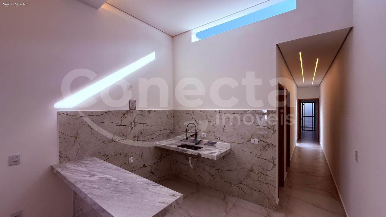 Casa à venda com 2 quartos, 62m² - Foto 4