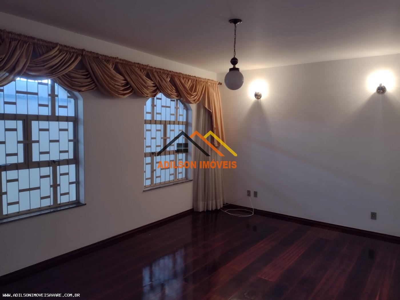 Casa para alugar com 5 quartos, 300m² - Foto 3