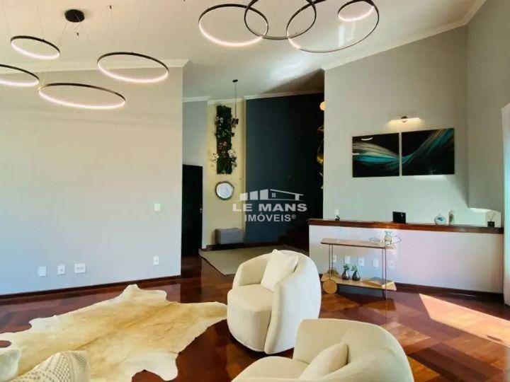Casa à venda e aluguel com 5 quartos, 358m² - Foto 1