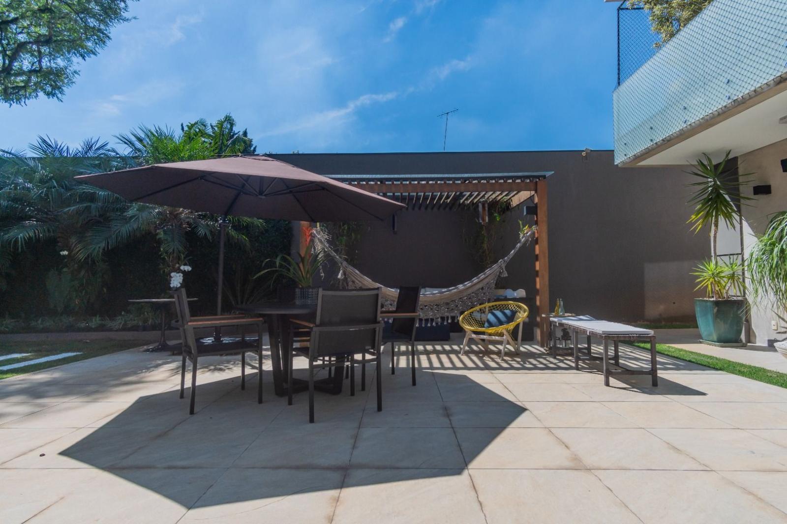 Casa à venda com 5 quartos, 720m² - Foto 1