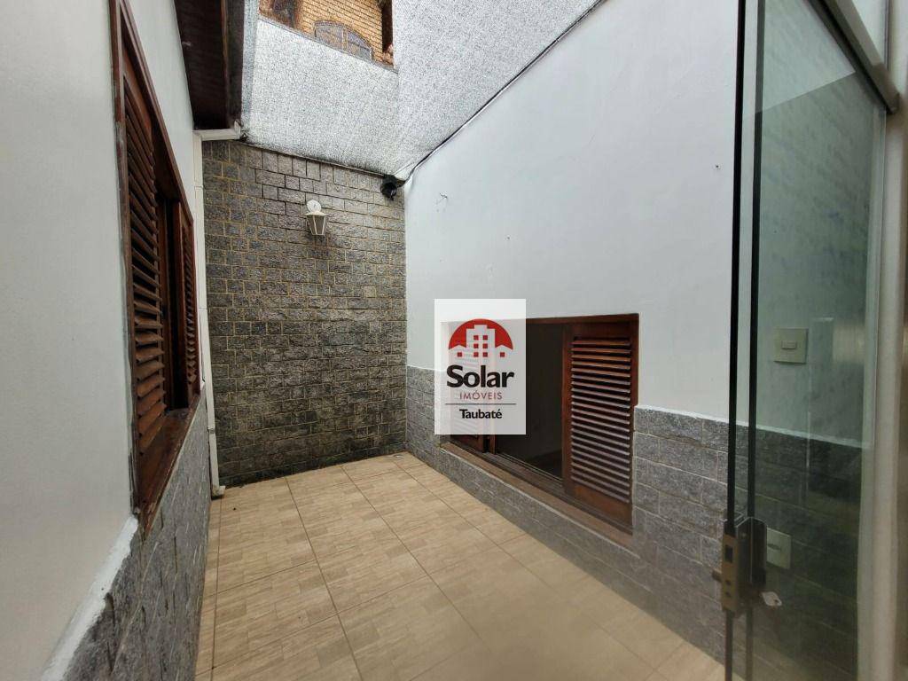 Casa à venda com 6 quartos, 240m² - Foto 14