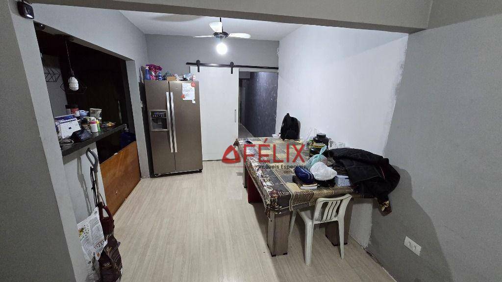 Casa à venda com 2 quartos, 100m² - Foto 2