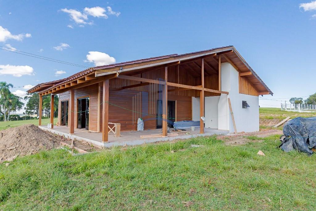 Casa à venda com 4 quartos, 200m² - Foto 1