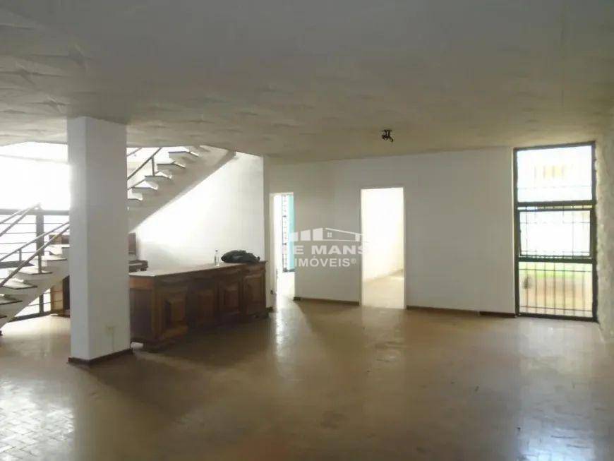 Casa para alugar com 4 quartos, 382m² - Foto 9