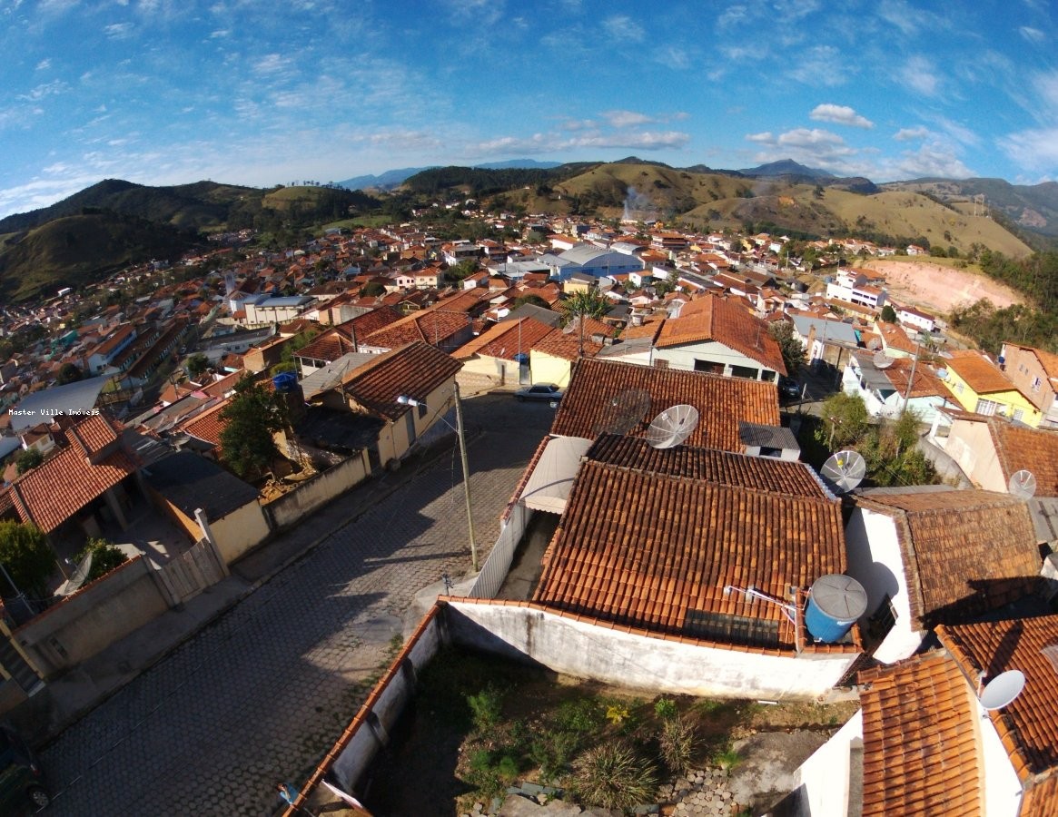 Casa à venda com 2 quartos, 200m² - Foto 1