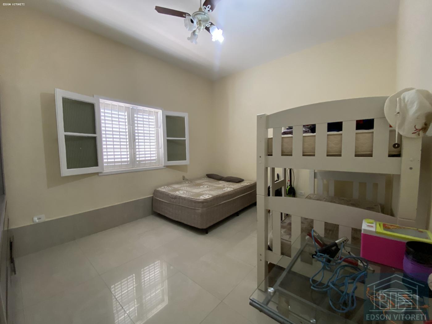 Casa para alugar com 3 quartos, 200m² - Foto 13