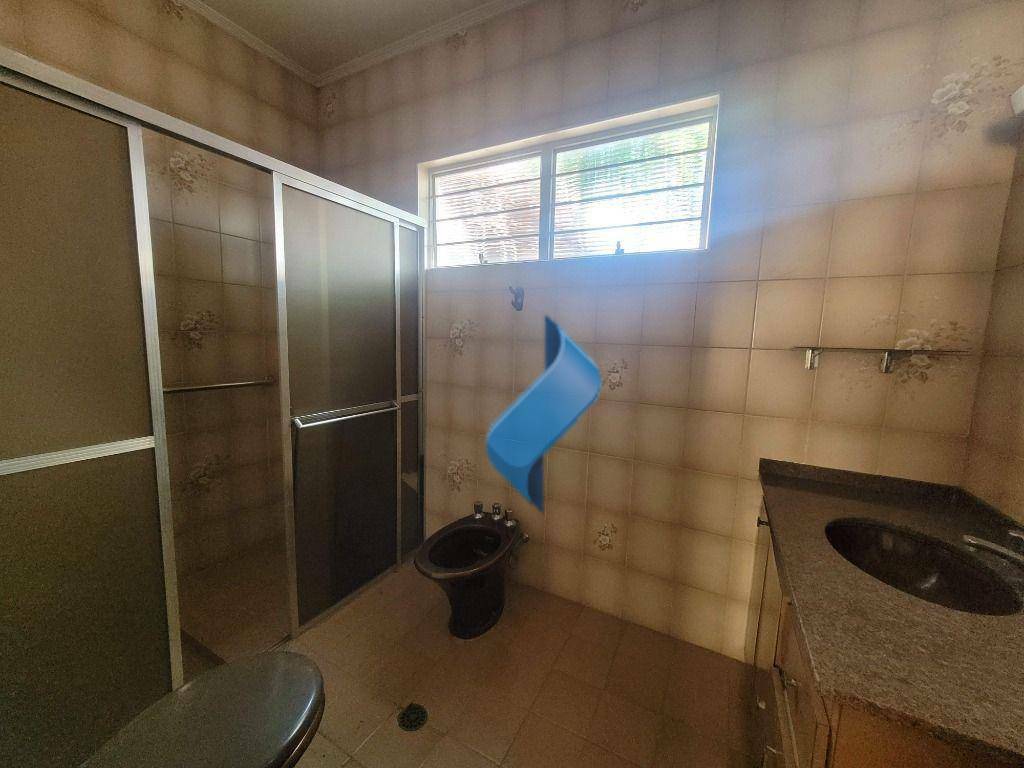 Casa à venda e aluguel com 3 quartos, 245m² - Foto 11
