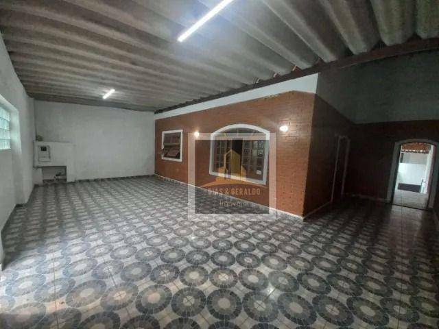 Casa para alugar com 4 quartos, 170m² - Foto 1