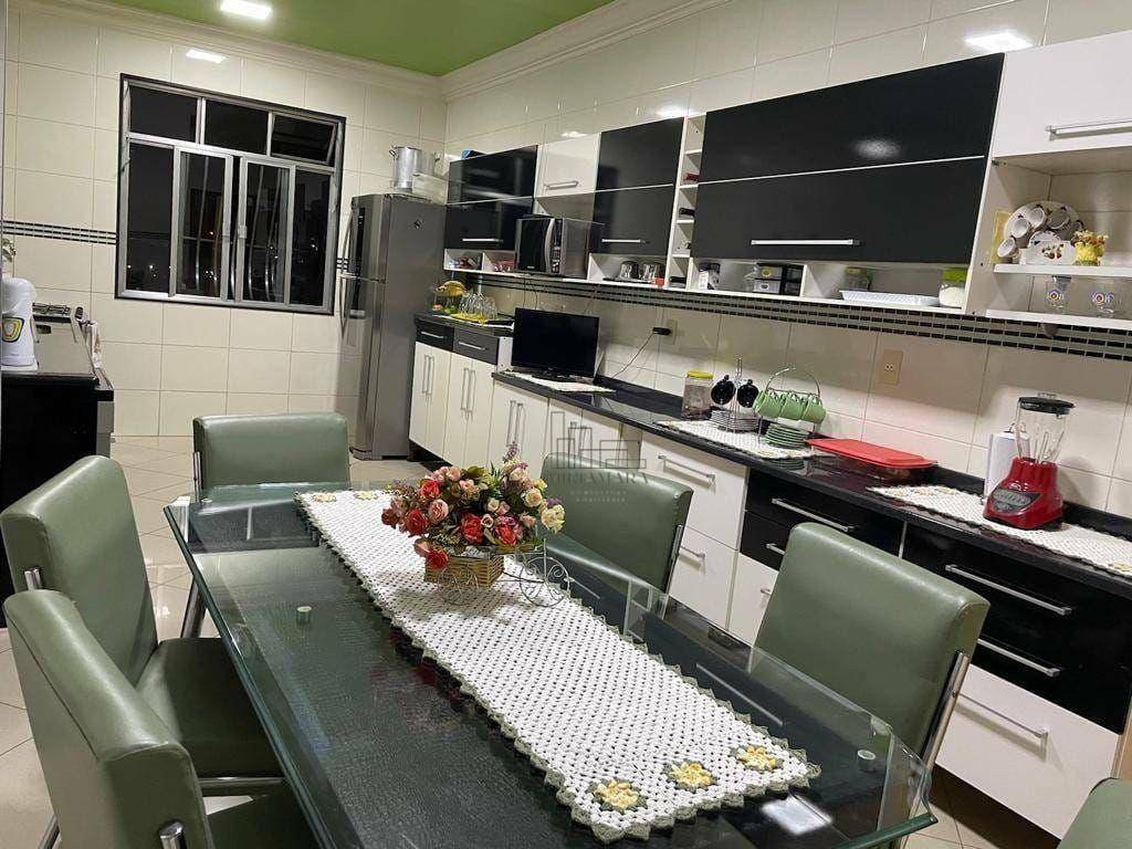 Casa à venda com 6 quartos, 602m² - Foto 4