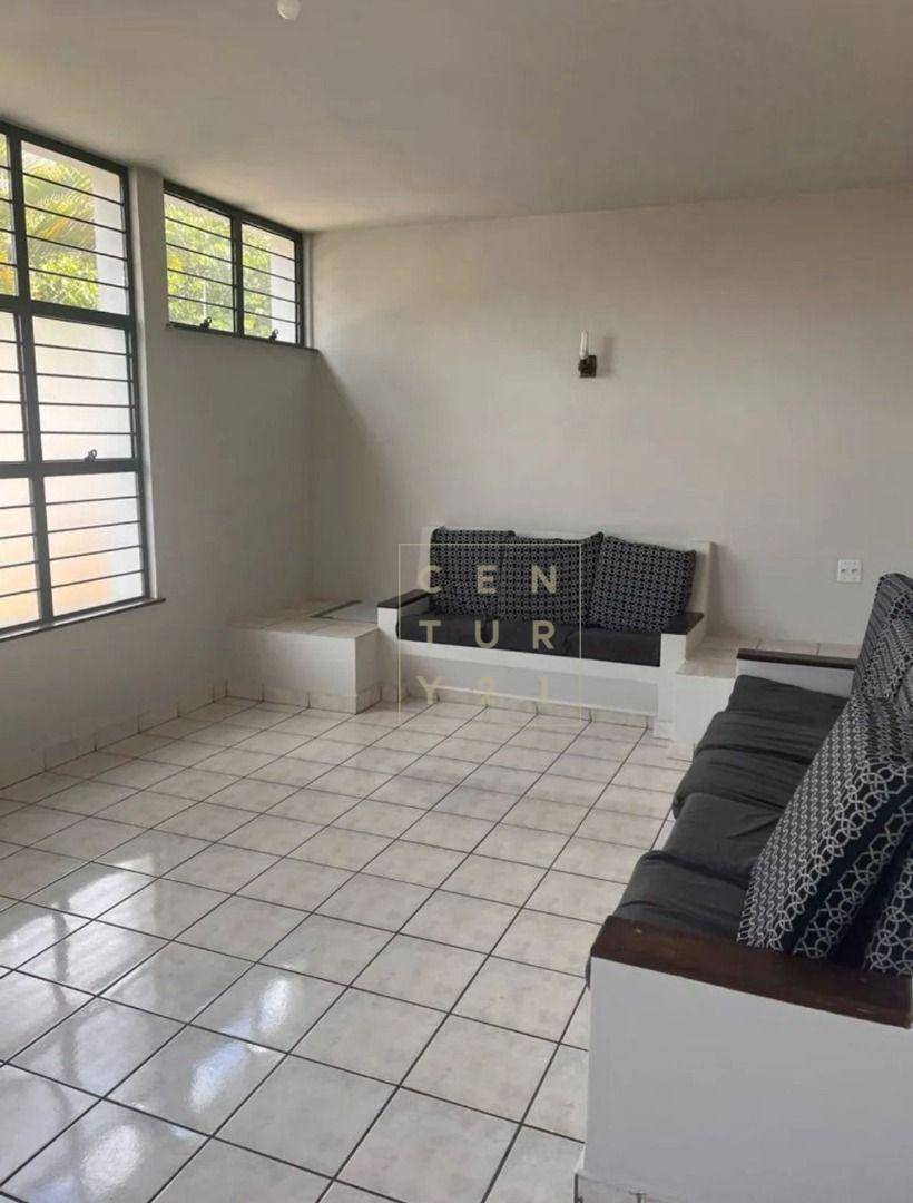 Casa para alugar com 5 quartos, 120m² - Foto 1