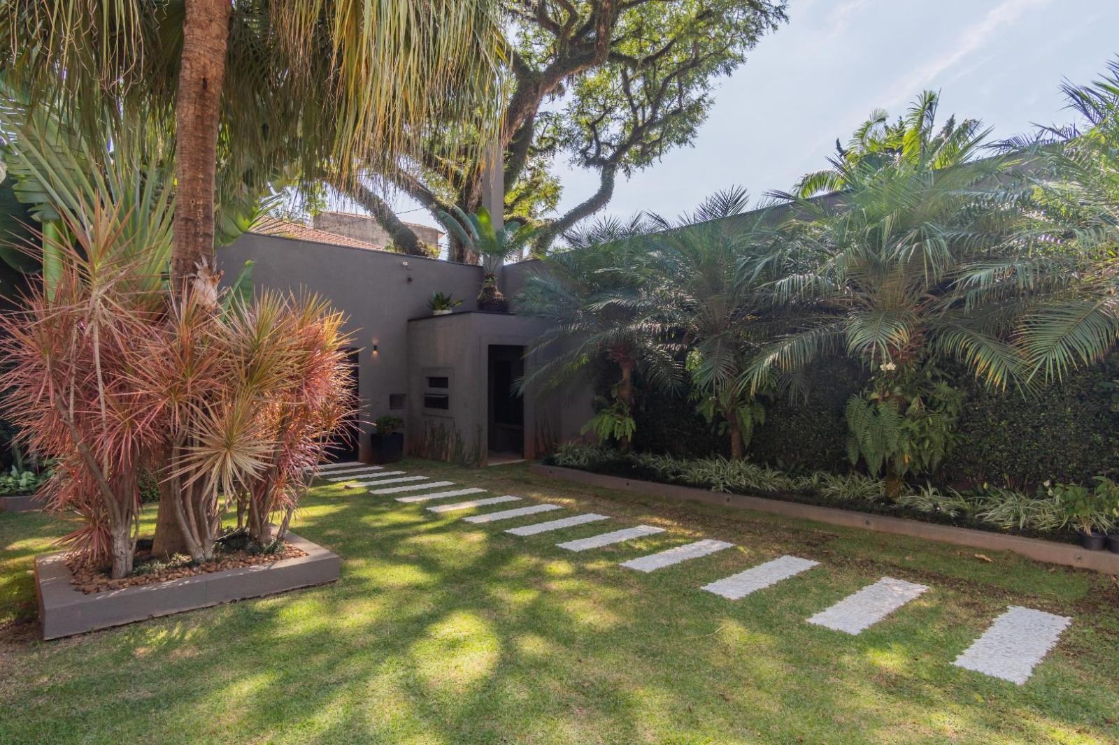 Casa à venda com 5 quartos, 720m² - Foto 2