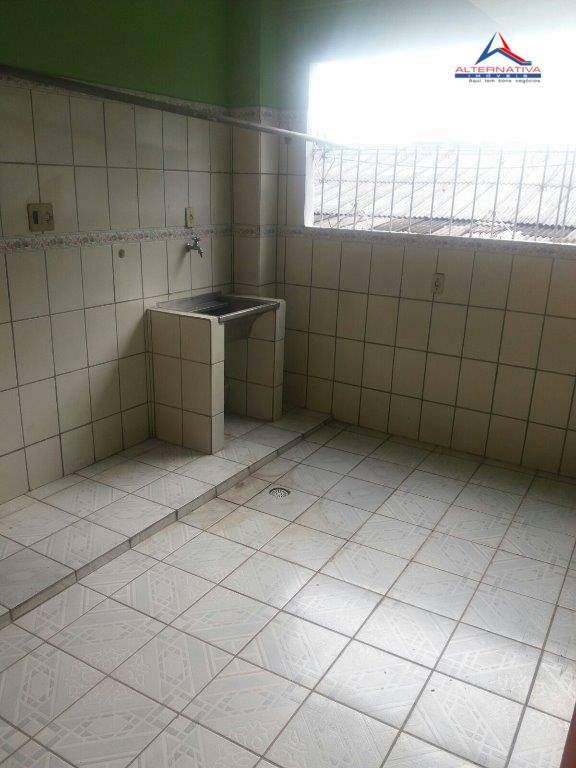 Casa à venda com 3 quartos, 240m² - Foto 2