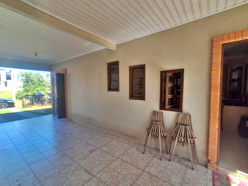 Casa à venda com 3 quartos, 100m² - Foto 4