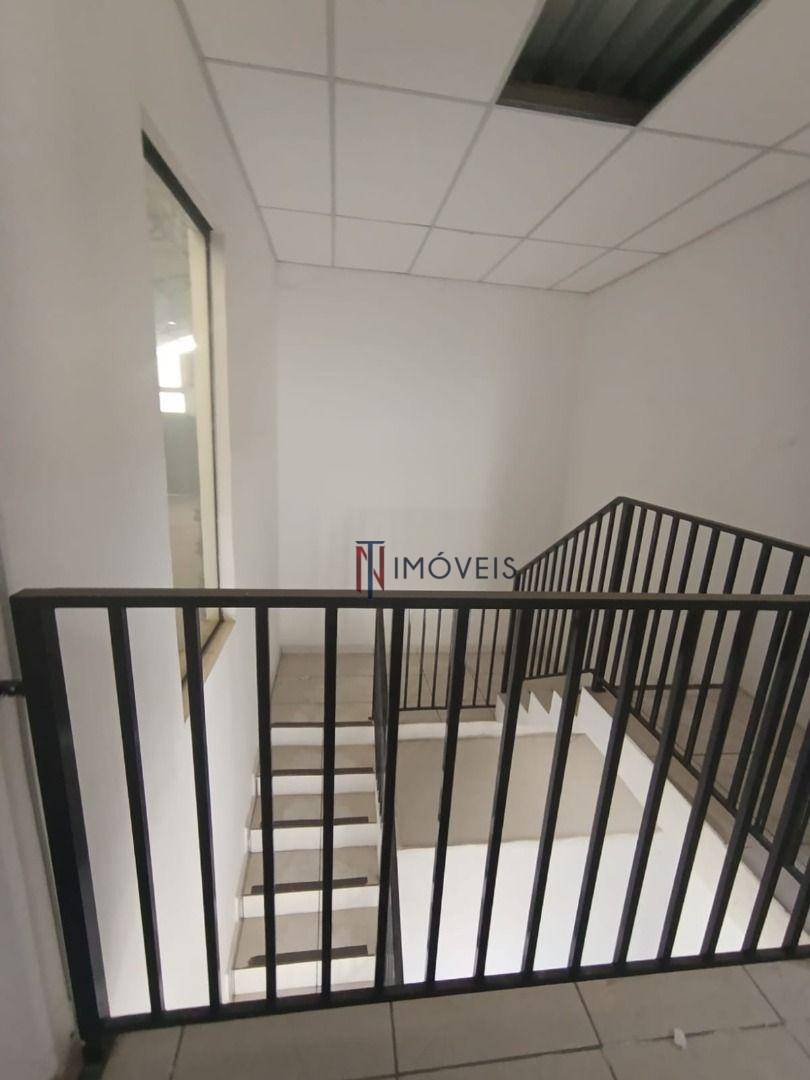 Depósito-Galpão-Armazém à venda, 549m² - Foto 12