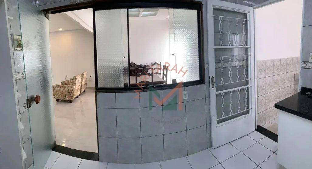 Casa à venda com 3 quartos, 194m² - Foto 4