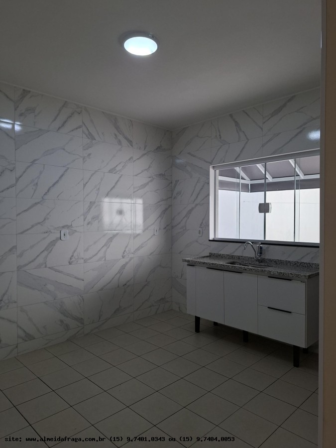 Casa à venda com 2 quartos, 120m² - Foto 2