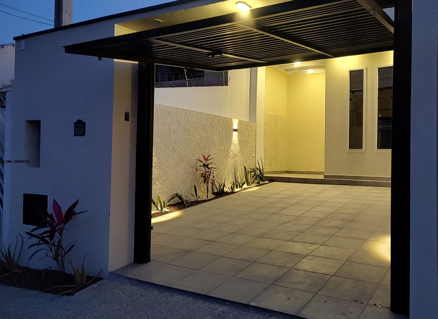 Casa à venda com 2 quartos, 70m² - Foto 2