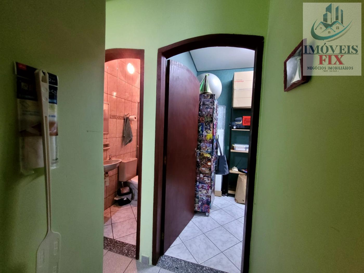 Casa à venda com 5 quartos, 198m² - Foto 25