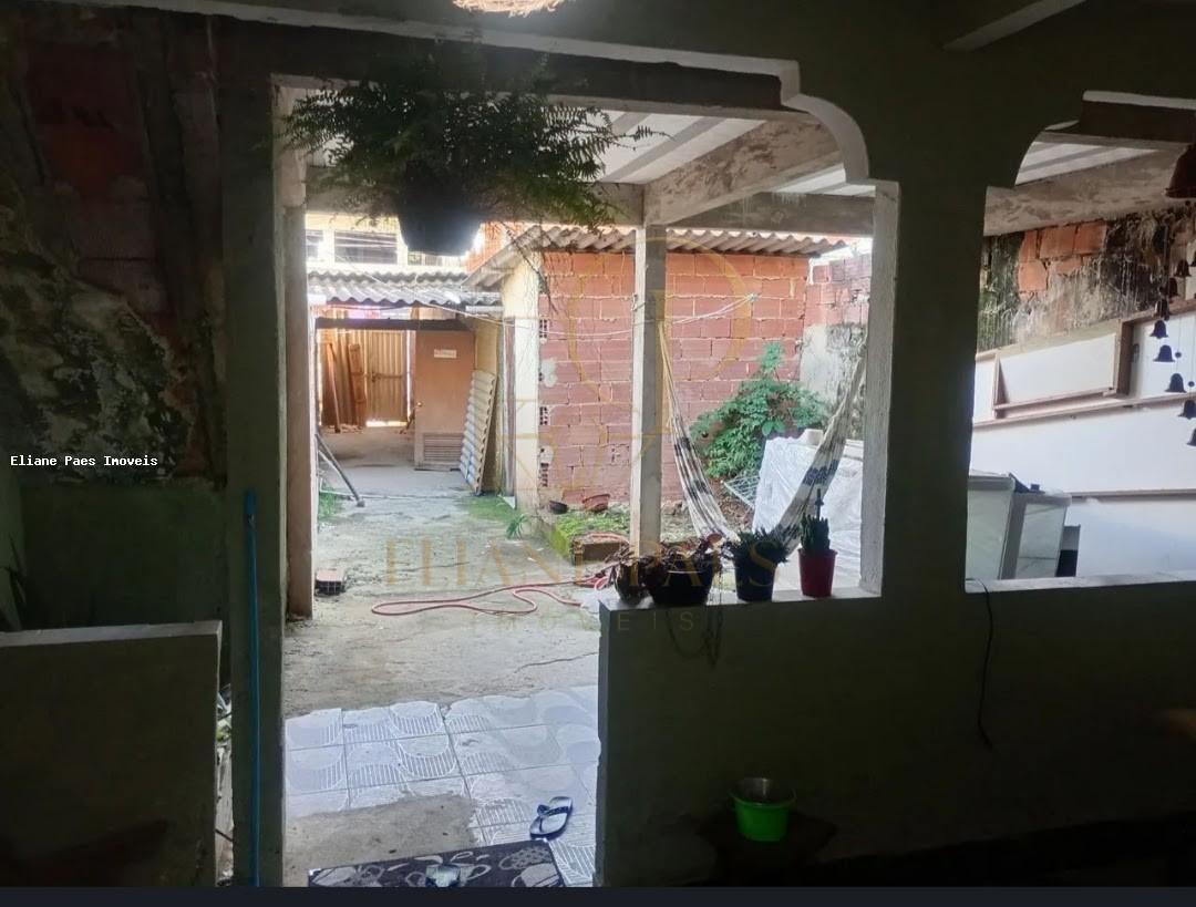 Casa à venda com 3 quartos, 200m² - Foto 2