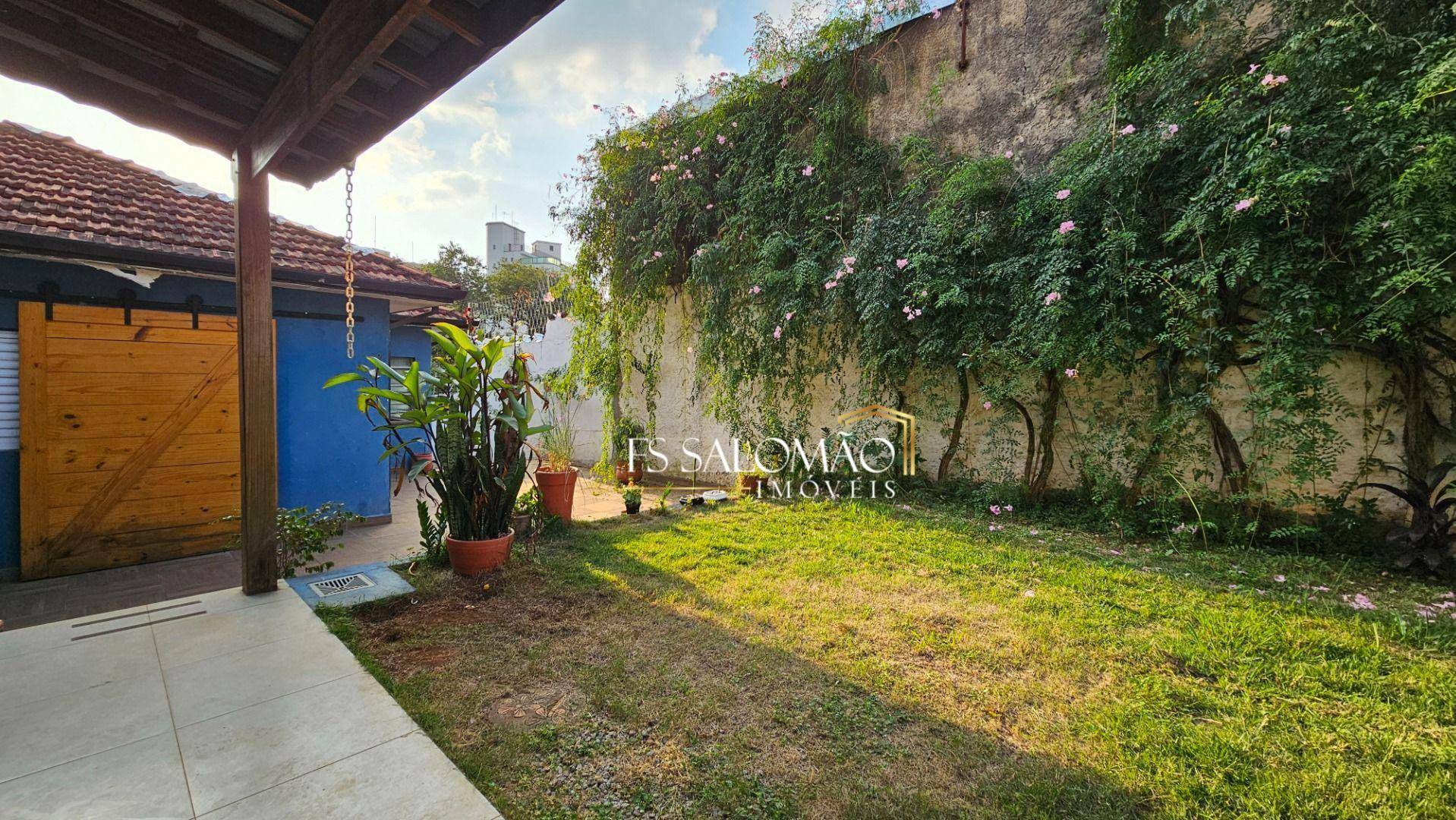 Casa para alugar com 3 quartos, 240m² - Foto 1