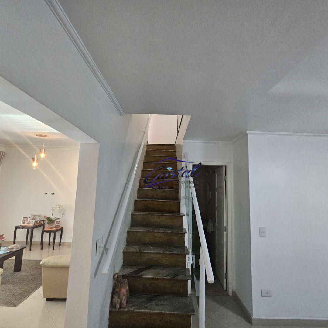 Casa para alugar com 4 quartos, 180m² - Foto 13