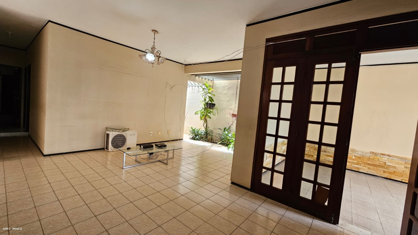 Casa à venda com 3 quartos, 263m² - Foto 4